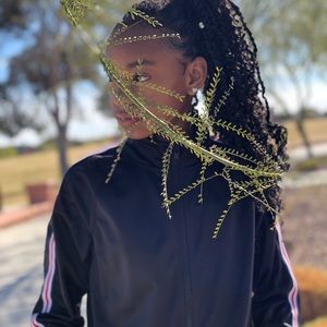 Meet your Posher, Junia